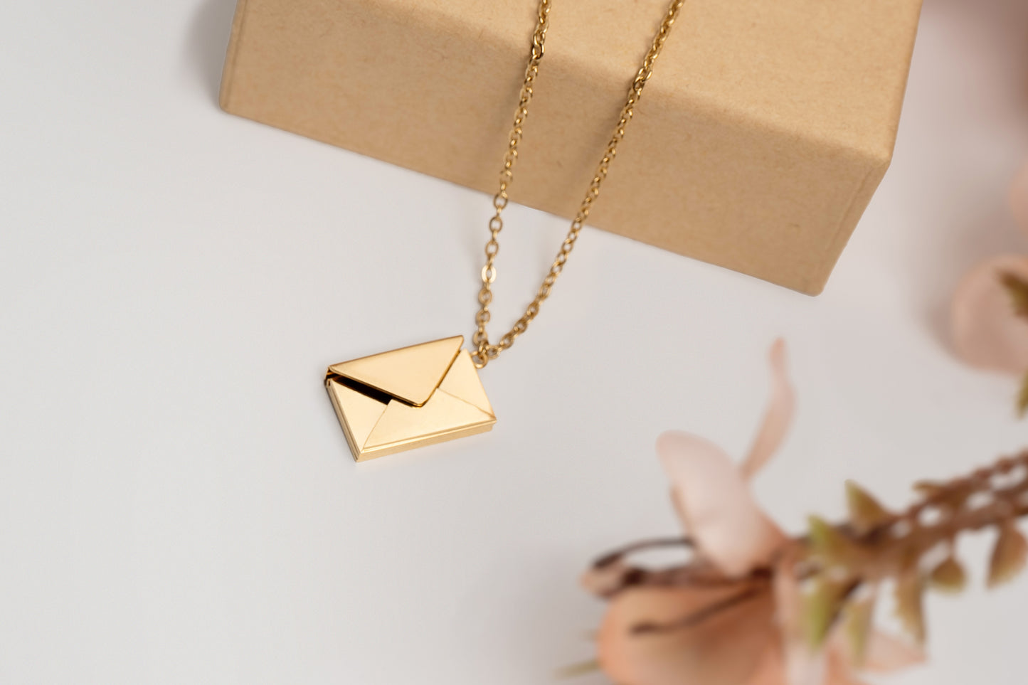 Halskette Briefumschlag Gold